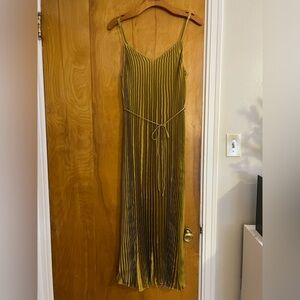 Banana Republic Pleated Dress size Medium